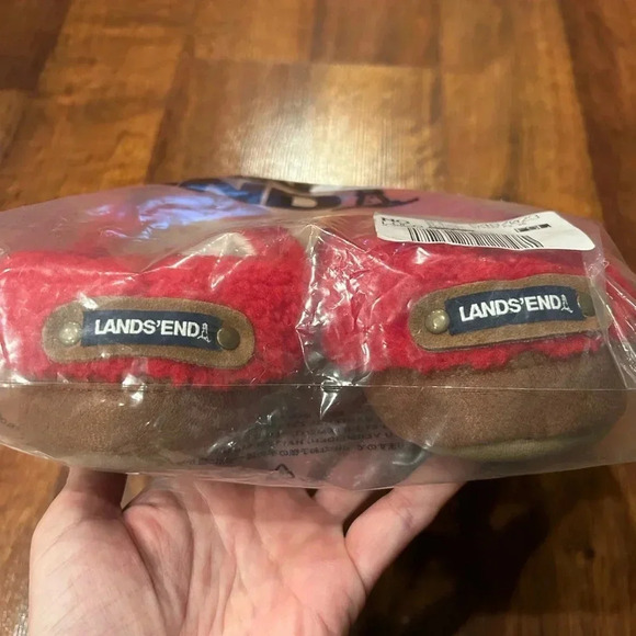 NWT Lands End Faux Fur red slippers size 7 - Picture 5 of 5